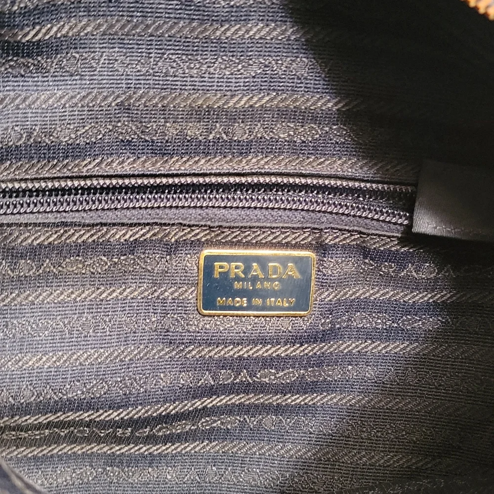 PRADA - Picture 8 of 15